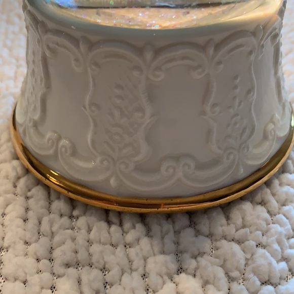 Lefton Snow Globe Guardian Angel Music Box - Picture 6 of 6